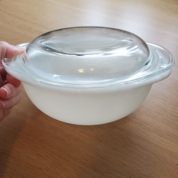 Vintage Pyrex 022 White Opal Casserole Dish With Lid - Picture 1 of 15